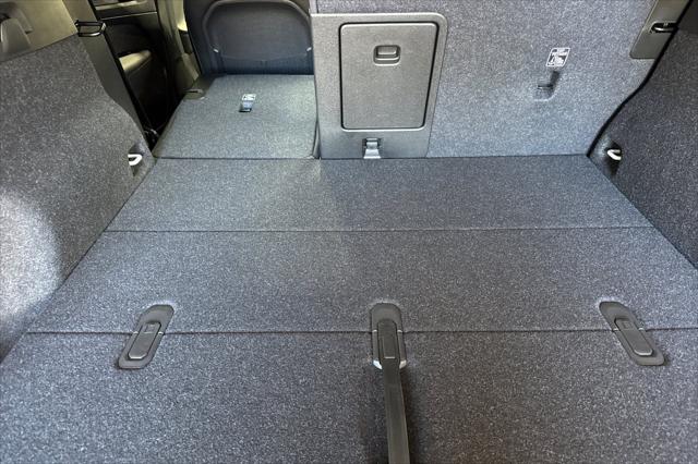 2026 Volvo XC40 Plus, B5 AWD Gas (mild hybrid), Dark