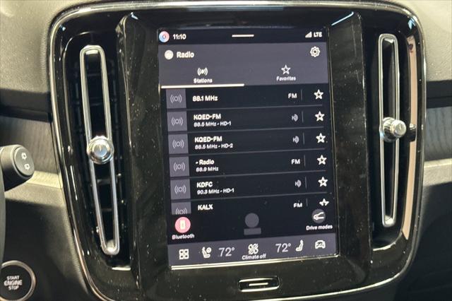 2026 Volvo XC40 Plus, B5 AWD Gas (mild hybrid), Dark