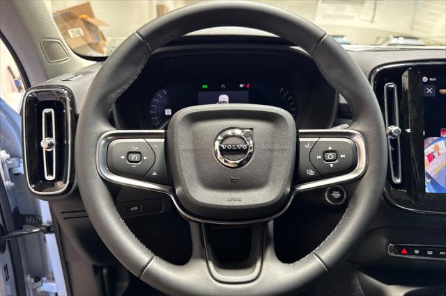 2026 Volvo XC40 Plus, B5 AWD Gas (mild hybrid), Dark