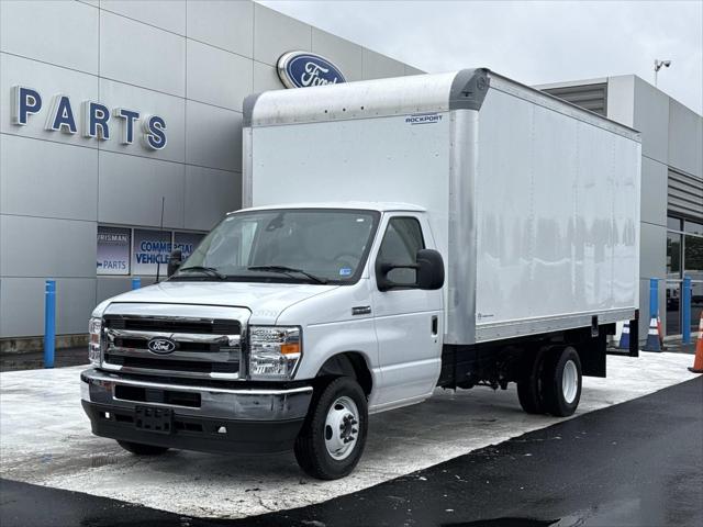 2027 Ford E-Series Cutaway Base