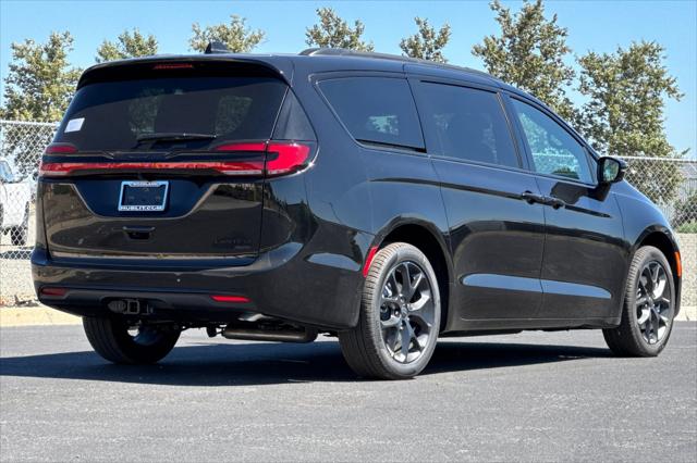2027 Chrysler Pacifica Limited