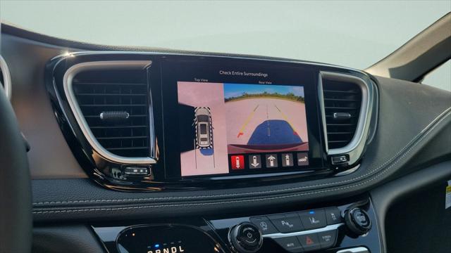 2027 Chrysler Pacifica Select