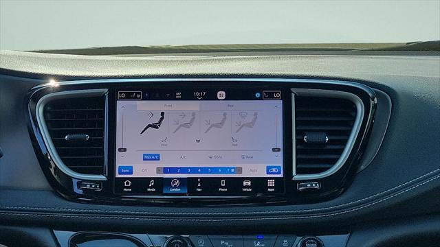 2027 Chrysler Pacifica Select
