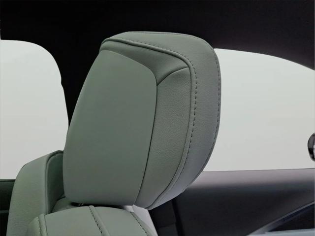 2025 Cadillac iQ Luxury 1 RWD