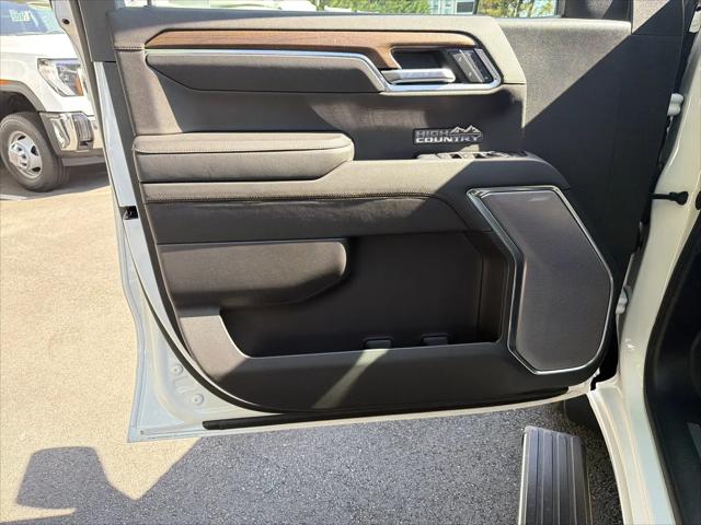 2023 Chevrolet Silverado 1500 4WD Crew Cab Short Bed High Country
