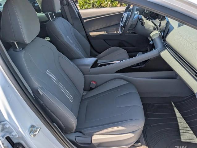 2022 Hyundai Elantra SEL