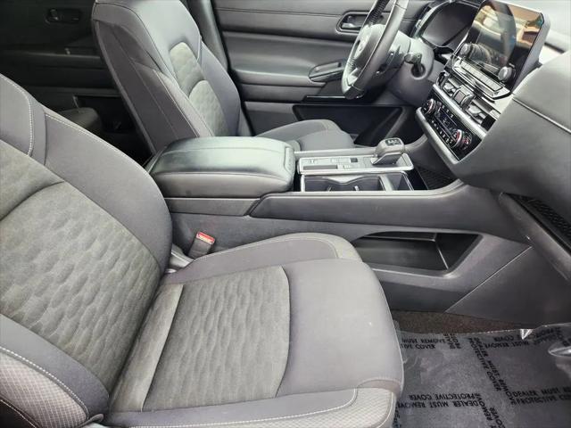 2025 Nissan Pathfinder SV FWD