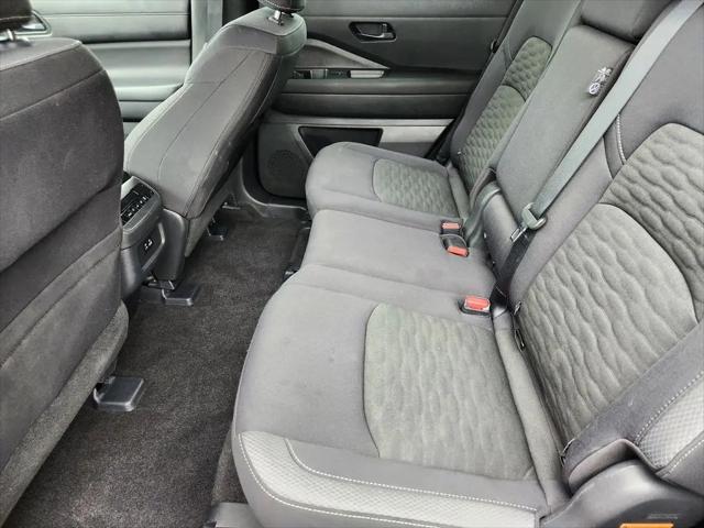 2025 Nissan Pathfinder SV FWD