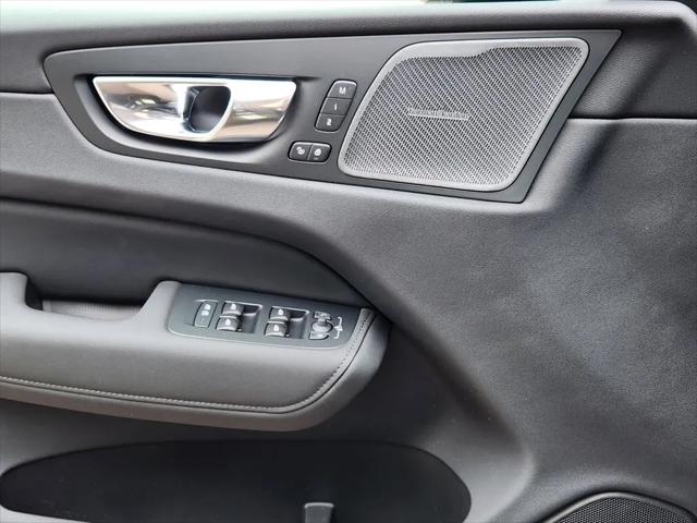2026 Volvo XC60 Plug-In Hybrid Black Edition Ultra, T8 AWD Electric/Gasoline, Dark