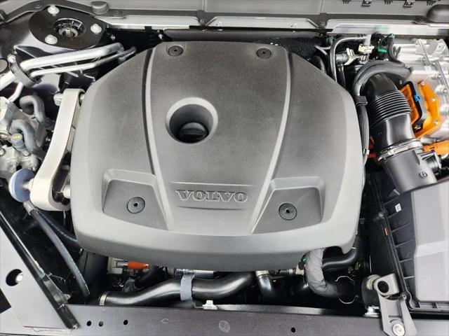 2026 Volvo XC60 Plug-In Hybrid Black Edition Ultra, T8 AWD Electric/Gasoline, Dark