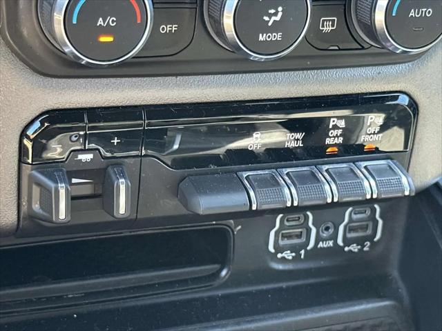 2020 Ram 1500 Big Horn Crew Cab 4x4 5'7" Box