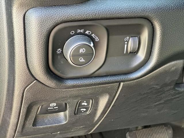2020 Ram 1500 Big Horn Crew Cab 4x4 5'7" Box