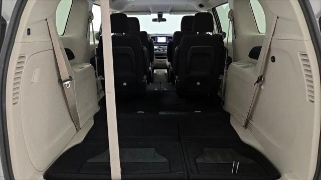 2022 Chrysler Voyager LX