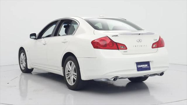 2015 INFINITI Q40 Standard