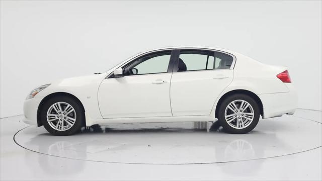 2015 INFINITI Q40 Standard