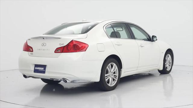 2015 INFINITI Q40 Standard