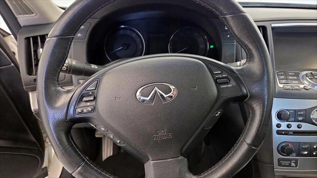 2015 INFINITI Q40 Standard