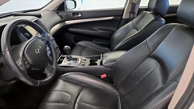 2015 INFINITI Q40 Standard