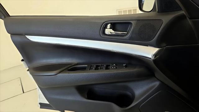 2015 INFINITI Q40 Standard
