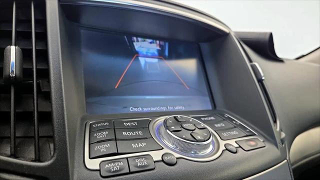 2015 INFINITI Q40 Standard