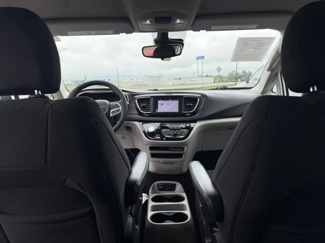 2024 Chrysler Voyager LX