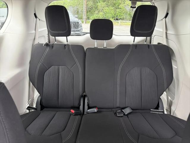 2024 Chrysler Voyager LX