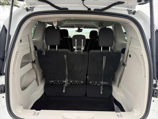 2024 Chrysler Voyager LX
