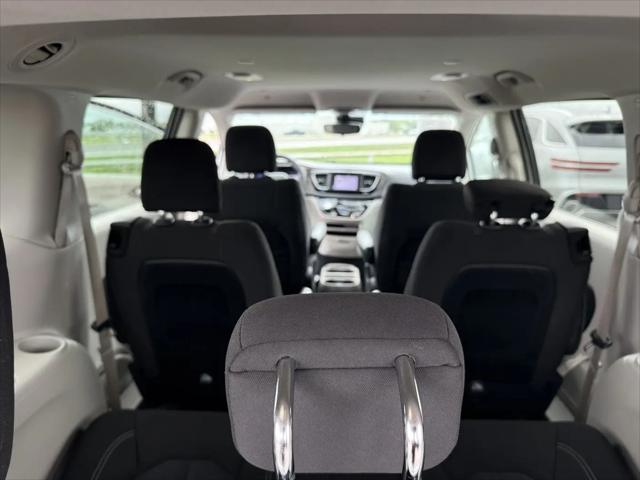 2024 Chrysler Voyager LX