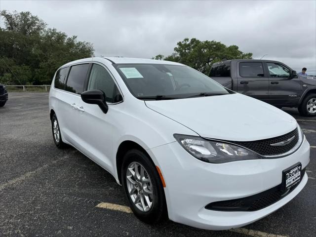 2024 Chrysler Voyager LX