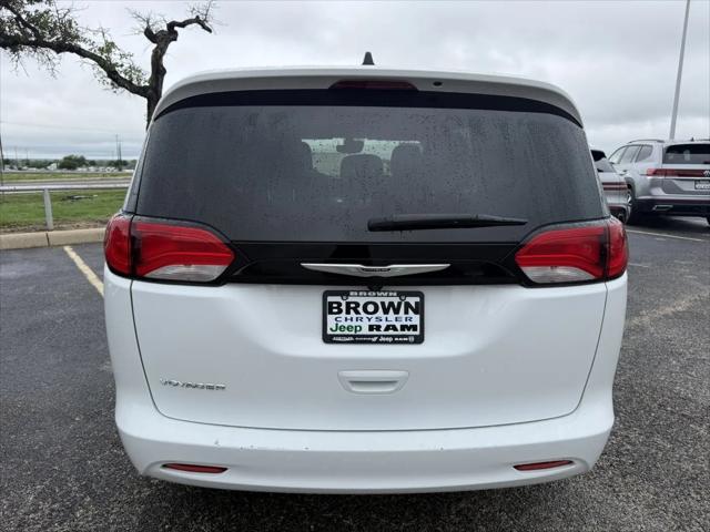 2024 Chrysler Voyager LX