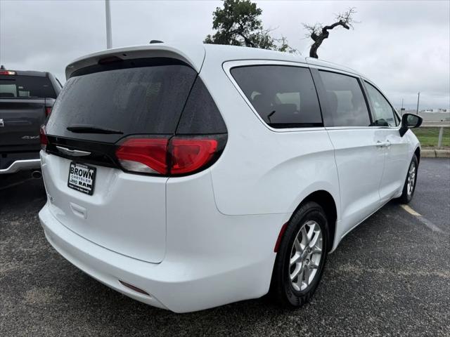 2024 Chrysler Voyager LX