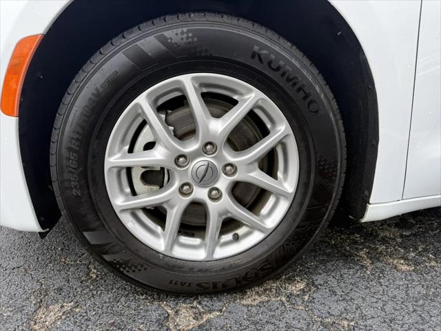 2024 Chrysler Voyager LX