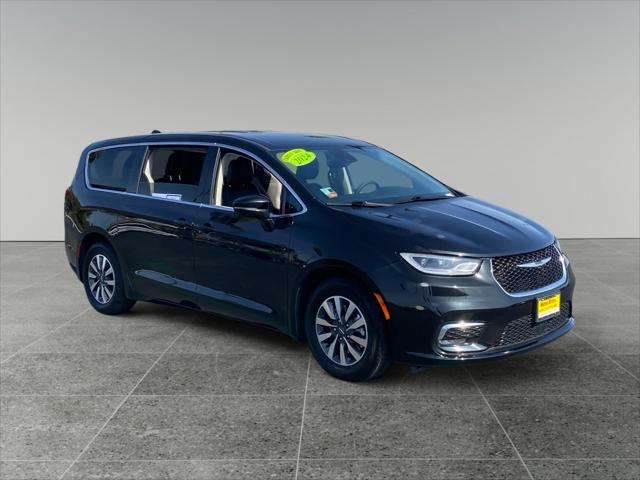 2024 Chrysler Pacifica Hybrid Select