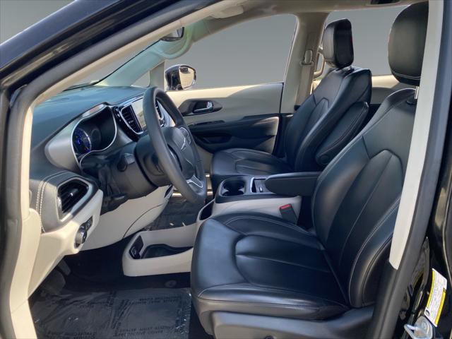 2024 Chrysler Pacifica Hybrid Select