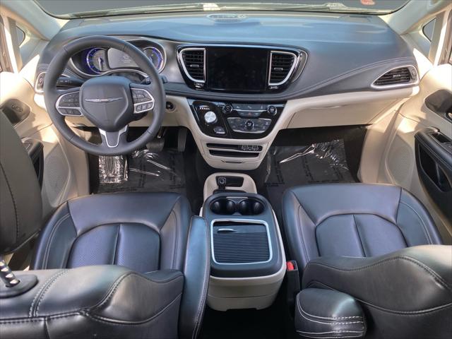 2024 Chrysler Pacifica Hybrid Select