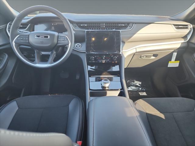 2025 Jeep Grand Cherokee L Altitude 4x4