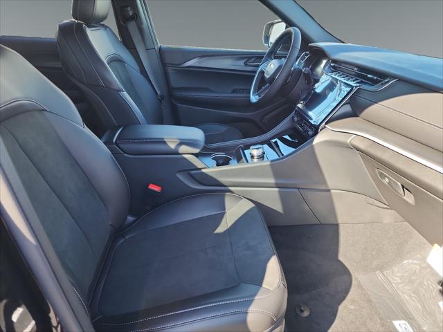 2025 Jeep Grand Cherokee L Altitude 4x4