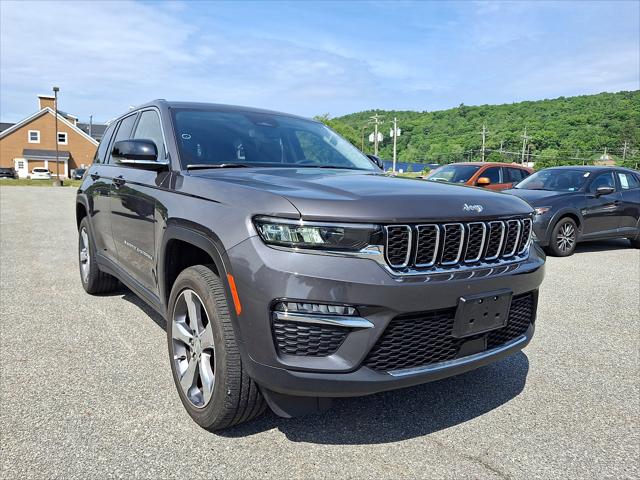 2022 Jeep Grand Cherokee Limited 4x4 2022 Jeep Grand Cherokee Limited 4x4