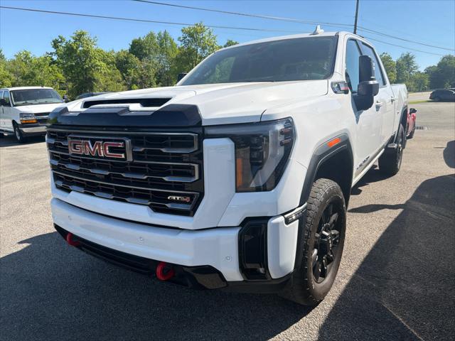 2025 GMC Sierra 2500HD 4WD Crew Cab Standard Bed AT4