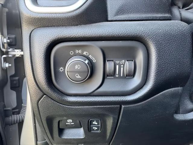 2019 Ram 1500 Big Horn/Lone Star Crew Cab 4x4 5'7" Box