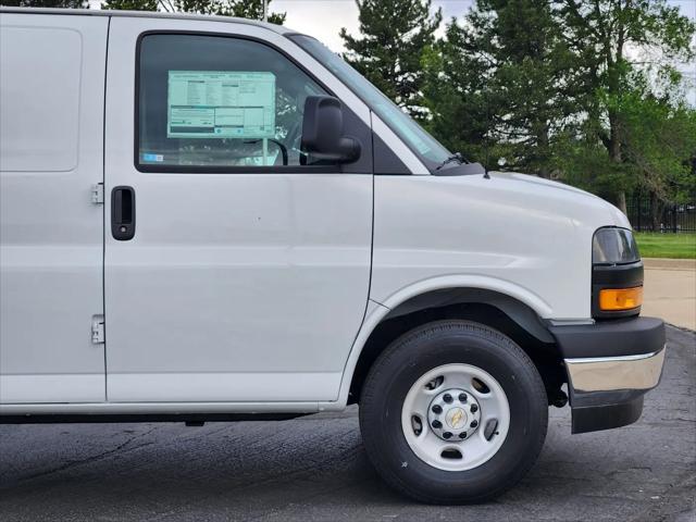 2025 Chevrolet Express Cargo Van RWD 3500 Extended Wheelbase WT