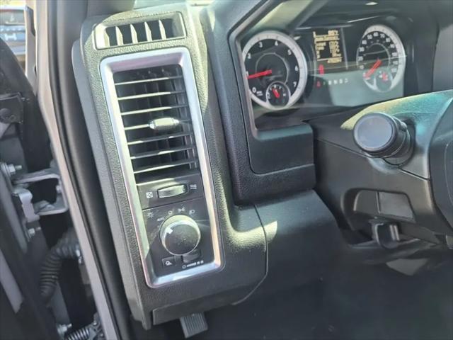 2024 Ram 1500 Classic Warlock Crew Cab 4x2 5'7" Box