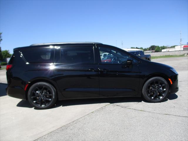 2027 Chrysler Pacifica PACIFICA LIMITED
