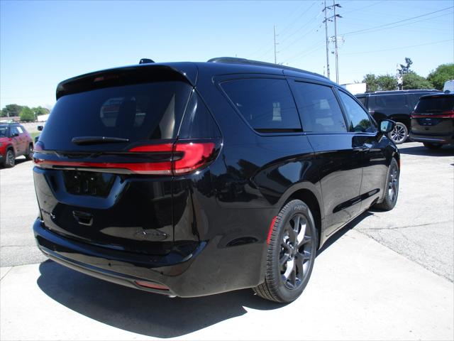 2027 Chrysler Pacifica PACIFICA LIMITED