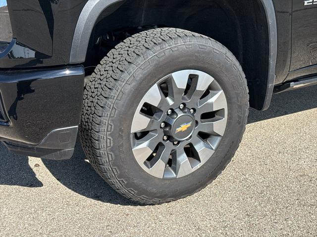 2025 Chevrolet Silverado 2500HD 4WD Crew Cab Standard Bed Custom