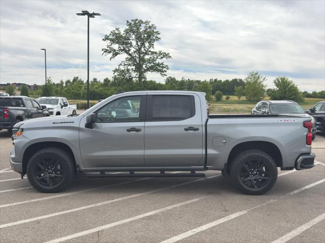 2023 Chevrolet Silverado 1500 4WD Crew Cab Short Bed Custom