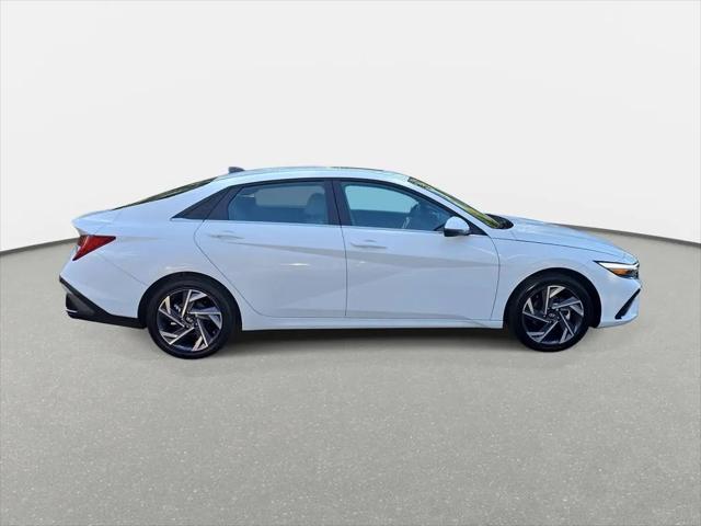 2025 Hyundai Elantra Hybrid Limited