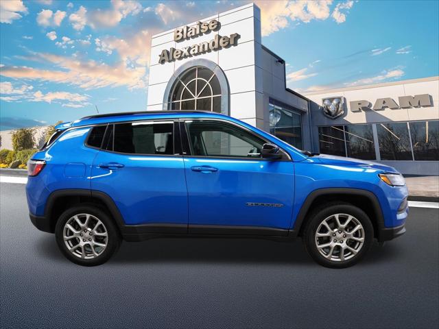 2022 Jeep Compass Latitude Lux 4x4 2022 Jeep Compass Latitude Lux 4x4