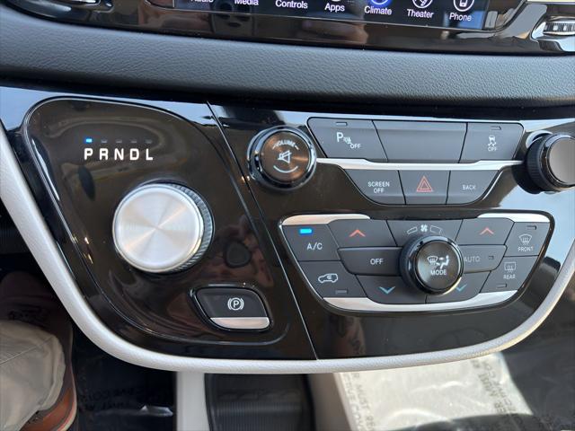 2017 Chrysler Pacifica Touring-L Plus