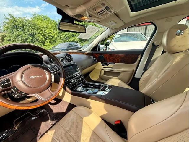 2015 Jaguar XJ Standard